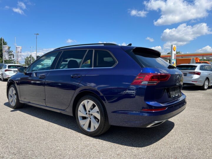 Abbildung Fahrzeugdetailansicht Volkswagen Golf Variant - Nr. 4
