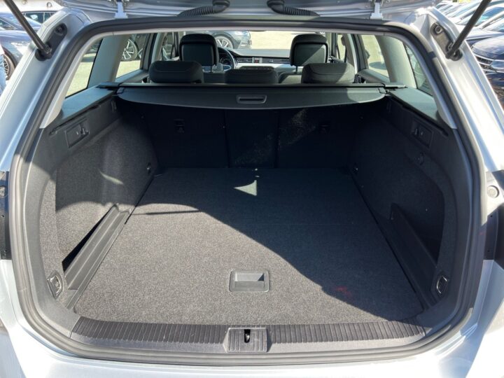 Abbildung Fahrzeugdetailansicht Volkswagen Passat Variant - Nr. 14