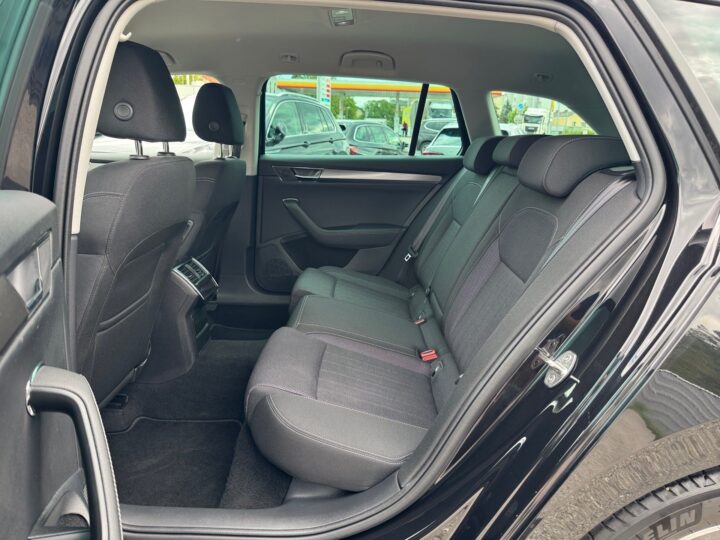 Abbildung Fahrzeugdetailansicht Skoda Superb - Nr. 13