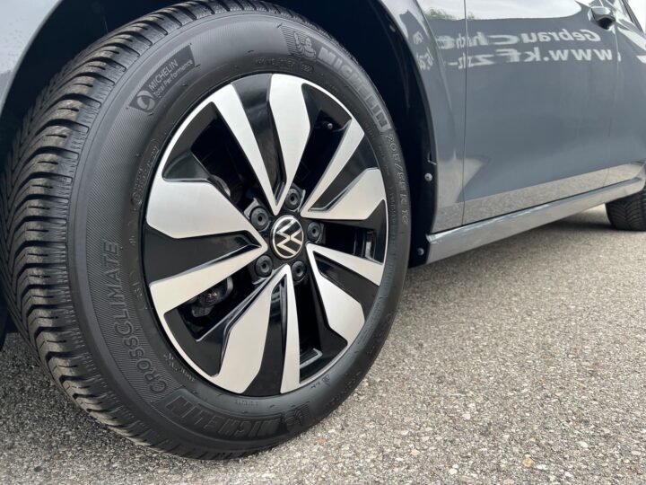 Abbildung Fahrzeugdetailansicht Volkswagen Golf Variant - Nr. 36