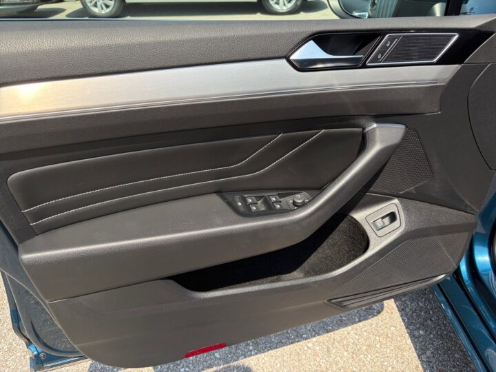 Abbildung Fahrzeugdetailansicht Volkswagen Passat Variant - Nr. 30