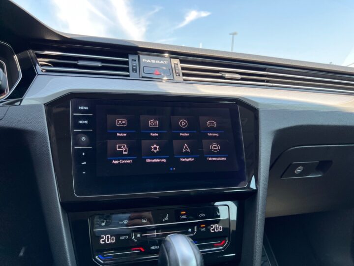 Abbildung Fahrzeugdetailansicht Volkswagen Passat - Nr. 18