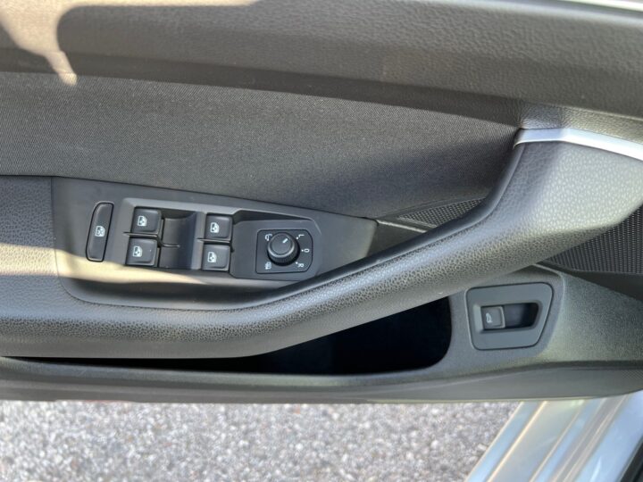 Abbildung Fahrzeugdetailansicht Volkswagen Passat Variant - Nr. 31