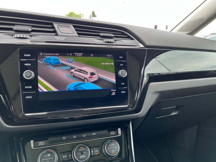 Abbildung Fahrzeugdetailansicht Volkswagen Touran - Nr. 24