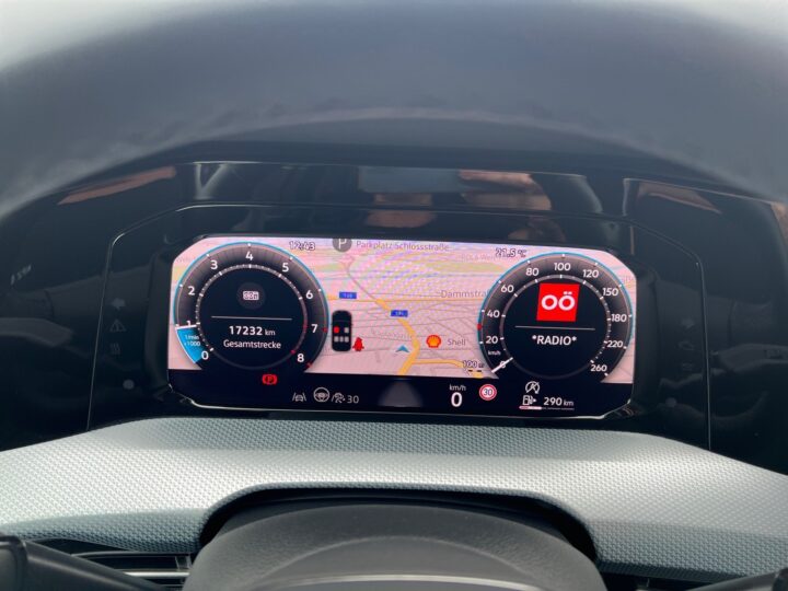 Abbildung Fahrzeugdetailansicht Volkswagen Golf Variant - Nr. 16