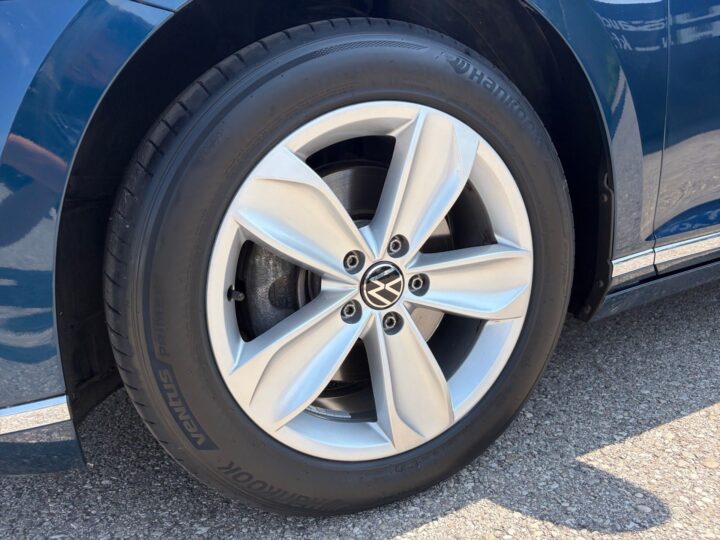 Abbildung Fahrzeugdetailansicht Volkswagen Passat Variant - Nr. 36