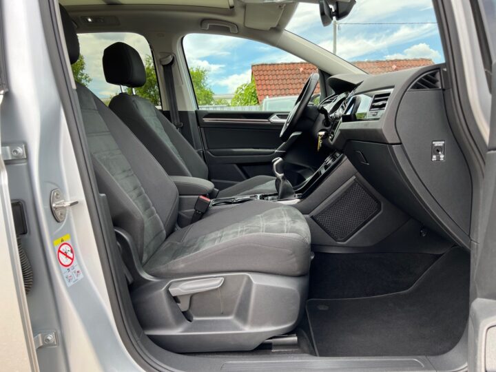Abbildung Fahrzeugdetailansicht Volkswagen Touran - Nr. 34