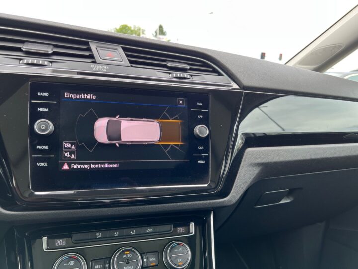 Abbildung Fahrzeugdetailansicht Volkswagen Touran - Nr. 27
