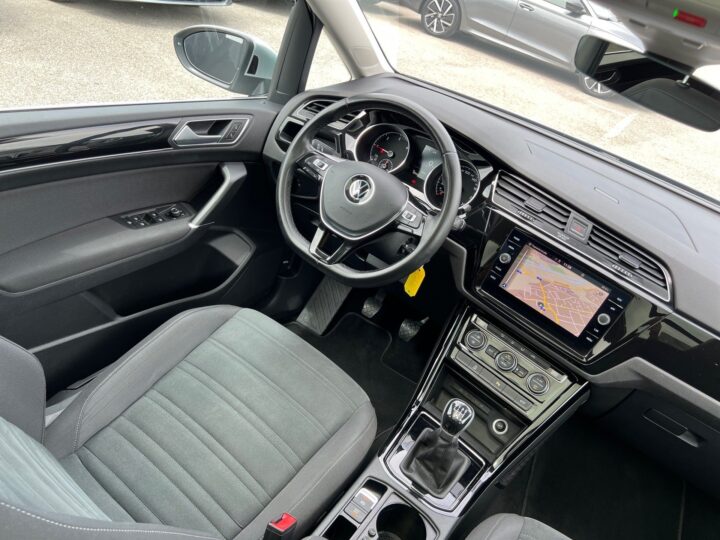 Abbildung Fahrzeugdetailansicht Volkswagen Touran - Nr. 11