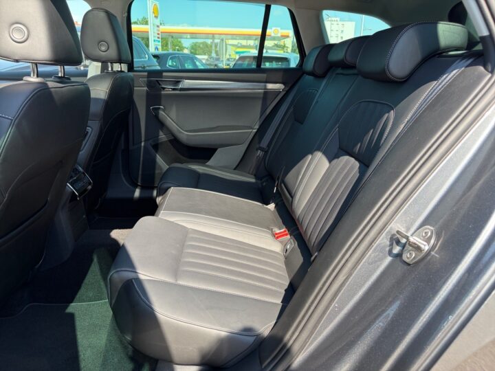 Abbildung Fahrzeugdetailansicht Skoda Superb - Nr. 13