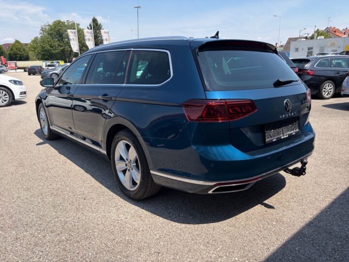 Abbildung Fahrzeugdetailansicht Volkswagen Passat Variant - Nr. 4