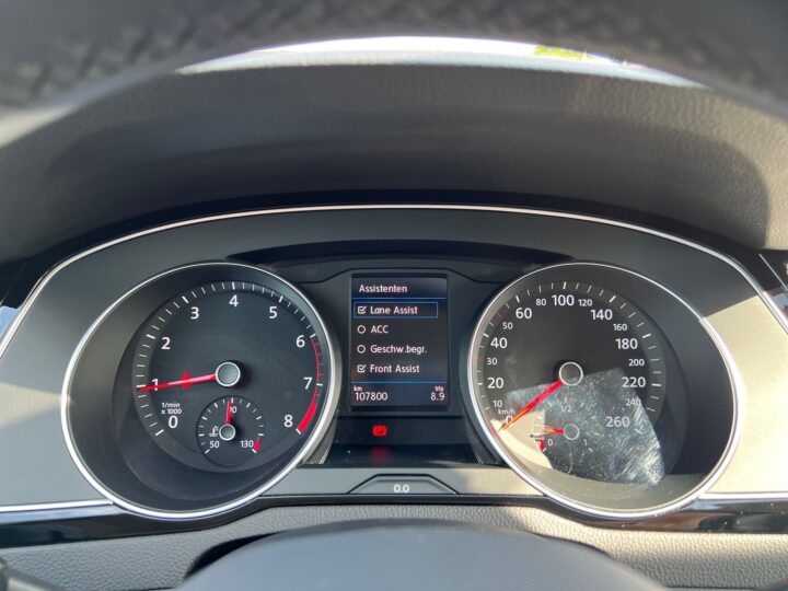 Abbildung Fahrzeugdetailansicht Volkswagen Passat Variant - Nr. 17