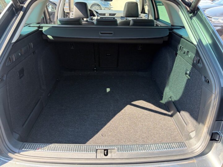 Abbildung Fahrzeugdetailansicht Skoda Superb - Nr. 14