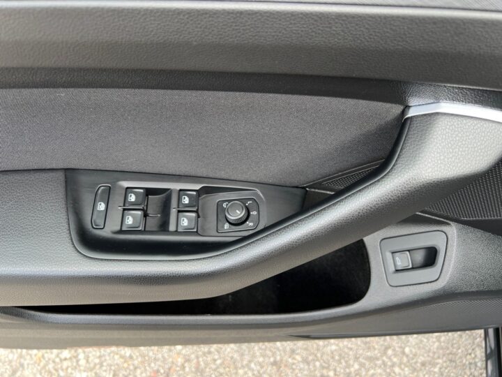 Abbildung Fahrzeugdetailansicht Volkswagen Passat Variant - Nr. 31