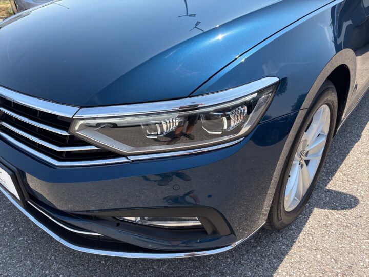 Abbildung Fahrzeugdetailansicht Volkswagen Passat Variant - Nr. 35