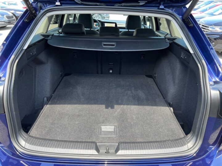 Abbildung Fahrzeugdetailansicht Volkswagen Golf Variant - Nr. 14
