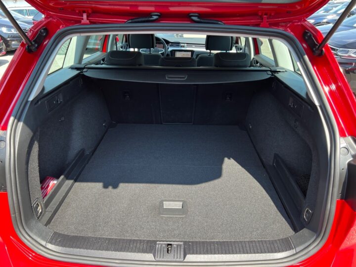 Abbildung Fahrzeugdetailansicht Volkswagen Passat - Nr. 14