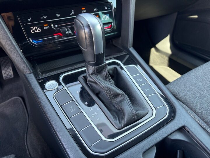 Abbildung Fahrzeugdetailansicht Volkswagen Passat Variant - Nr. 24