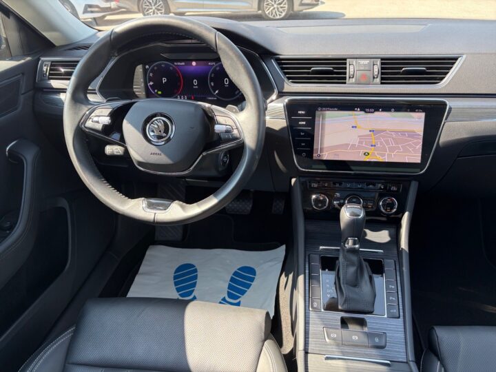 Abbildung Fahrzeugdetailansicht Skoda Superb - Nr. 10