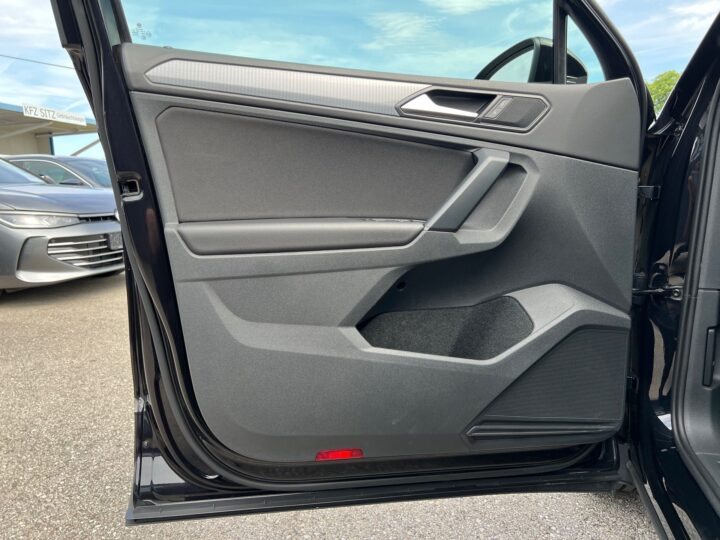 Abbildung Fahrzeugdetailansicht Volkswagen Tiguan - Nr. 29