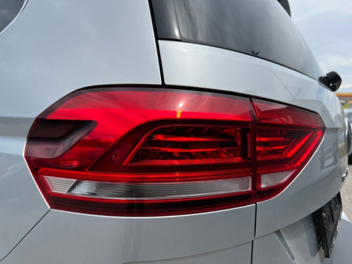 Abbildung Fahrzeugdetailansicht Volkswagen Touran - Nr. 39