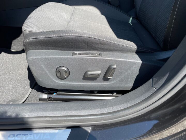 Abbildung Fahrzeugdetailansicht Skoda Octavia - Nr. 29