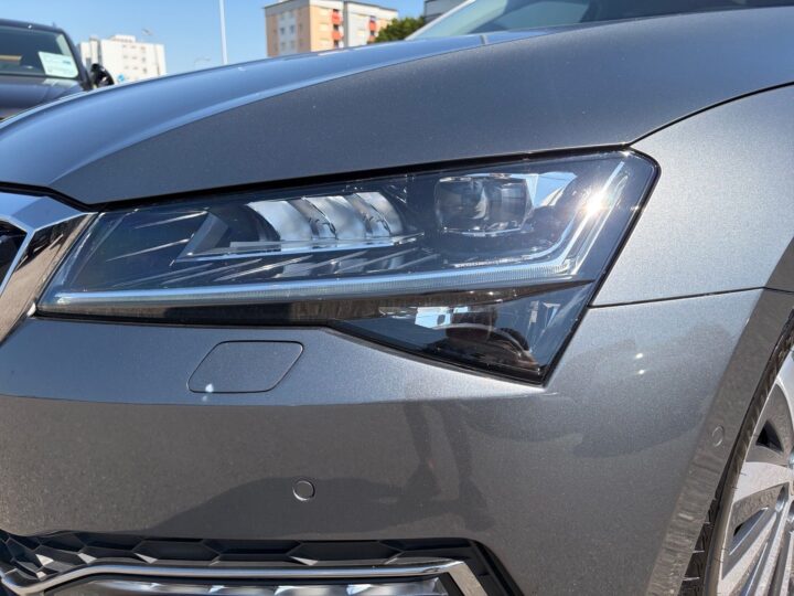 Abbildung Fahrzeugdetailansicht Skoda Superb - Nr. 34