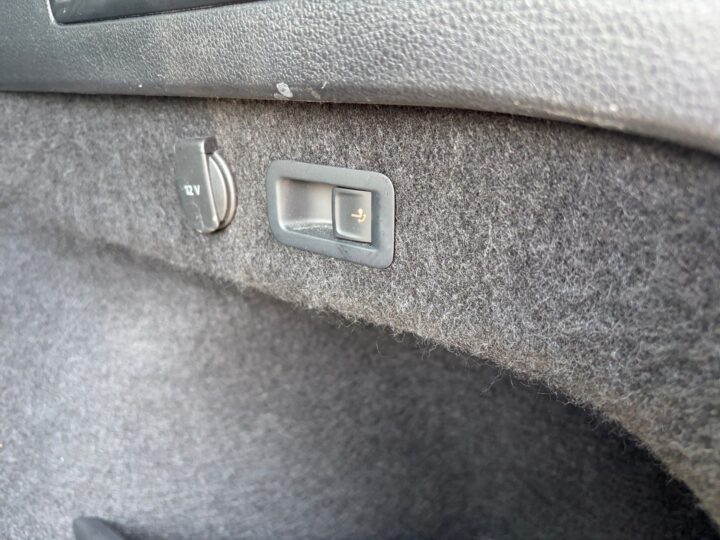 Abbildung Fahrzeugdetailansicht Volkswagen Passat Variant - Nr. 33