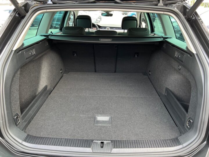 Abbildung Fahrzeugdetailansicht Volkswagen Passat Variant - Nr. 14