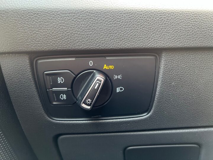 Abbildung Fahrzeugdetailansicht Volkswagen Passat Variant - Nr. 41