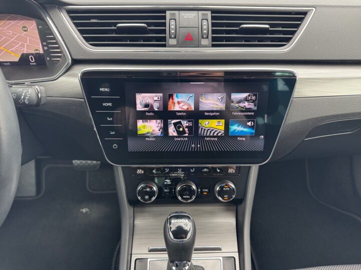 Abbildung Fahrzeugdetailansicht Skoda Superb - Nr. 20