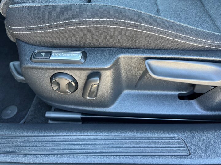 Abbildung Fahrzeugdetailansicht Volkswagen Passat Variant - Nr. 31