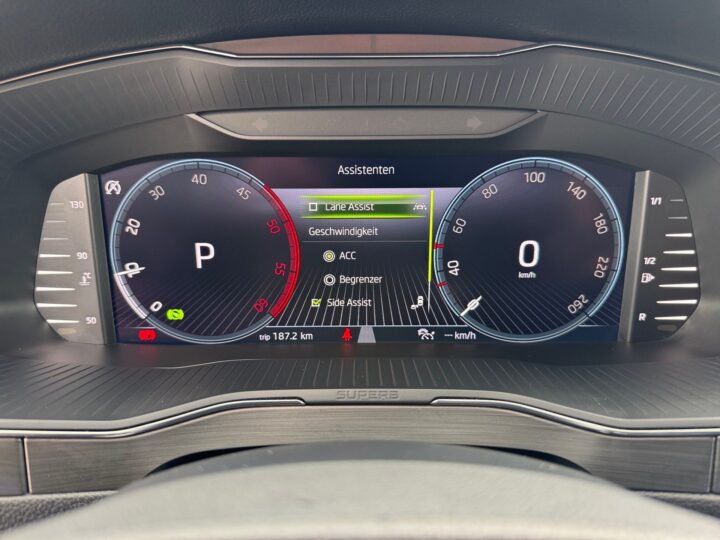 Abbildung Fahrzeugdetailansicht Skoda Superb - Nr. 17
