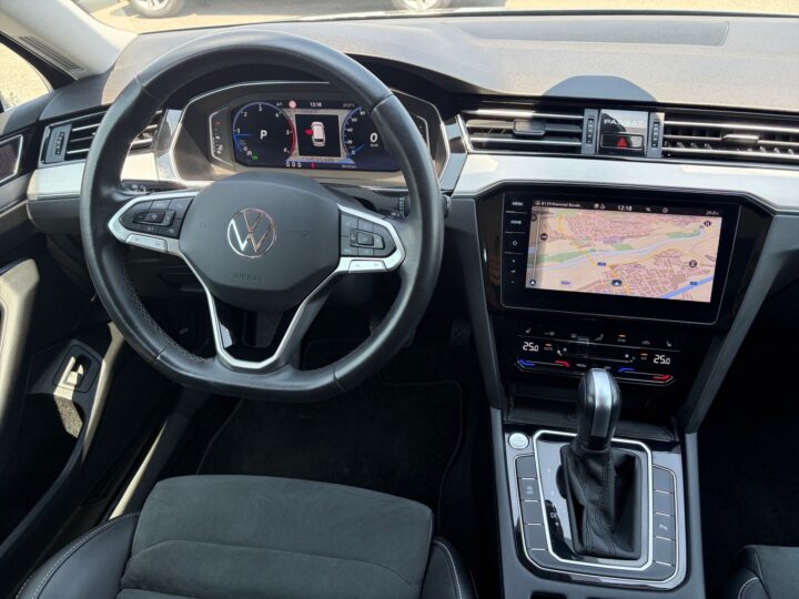 Abbildung Fahrzeugdetailansicht Volkswagen Passat Variant - Nr. 10