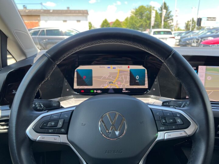 Abbildung Fahrzeugdetailansicht Volkswagen Golf Variant - Nr. 15