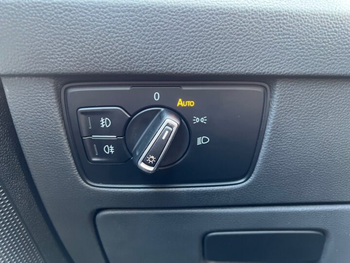 Abbildung Fahrzeugdetailansicht Volkswagen Passat Variant - Nr. 42