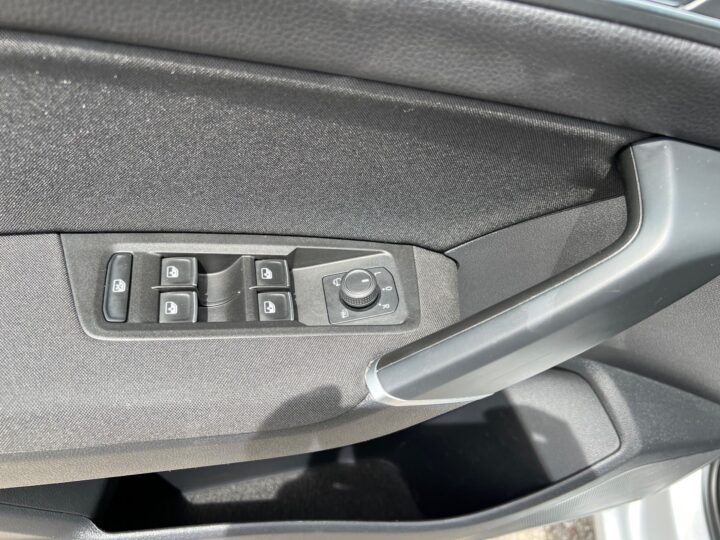 Abbildung Fahrzeugdetailansicht Volkswagen Touran - Nr. 31
