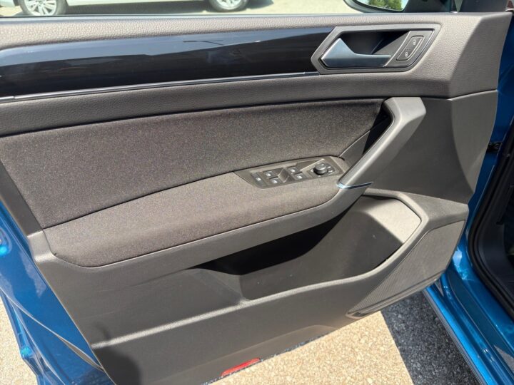Abbildung Fahrzeugdetailansicht Volkswagen Touran - Nr. 30