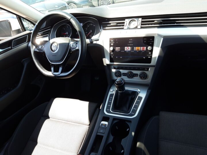 Abbildung Fahrzeugdetailansicht Volkswagen Passat Variant - Nr. 11