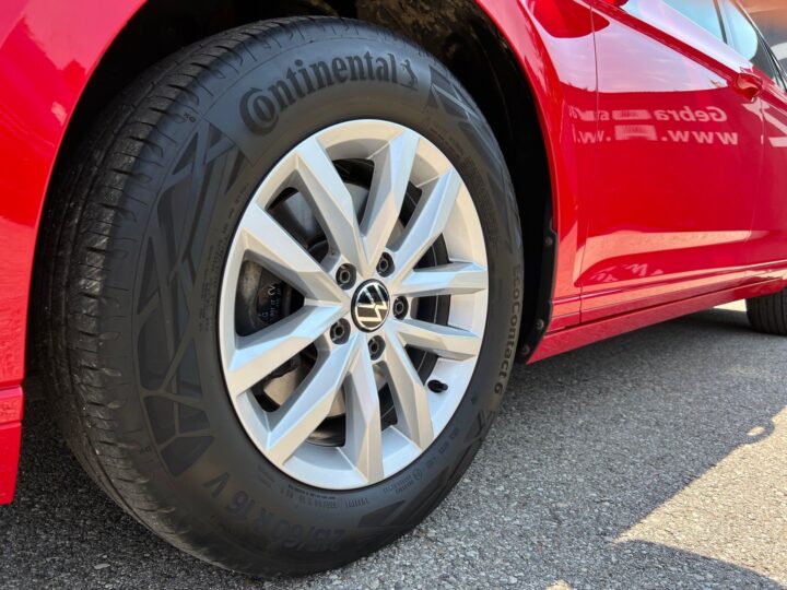Abbildung Fahrzeugdetailansicht Volkswagen Passat - Nr. 36