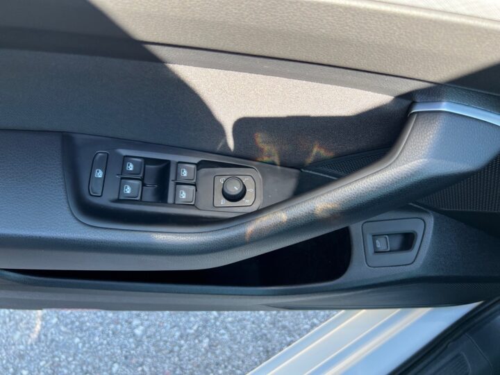 Abbildung Fahrzeugdetailansicht Volkswagen Passat Variant - Nr. 32