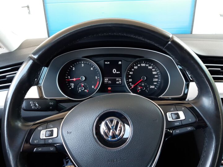 Abbildung Fahrzeugdetailansicht Volkswagen Passat Variant - Nr. 15
