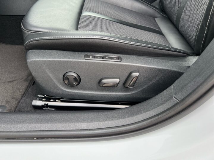 Abbildung Fahrzeugdetailansicht Skoda Octavia - Nr. 33
