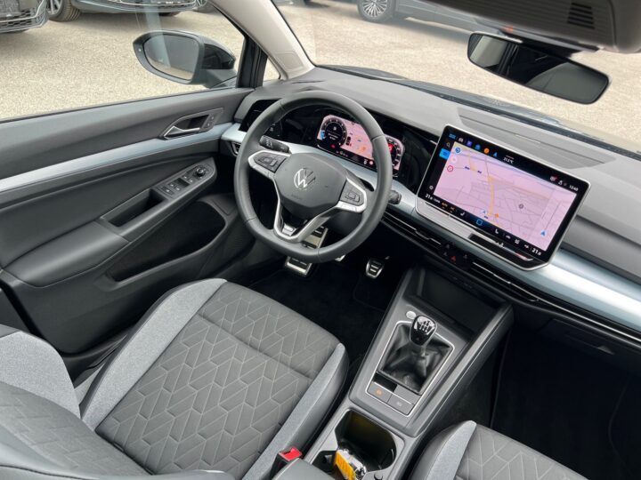 Abbildung Fahrzeugdetailansicht Volkswagen Golf Variant - Nr. 11