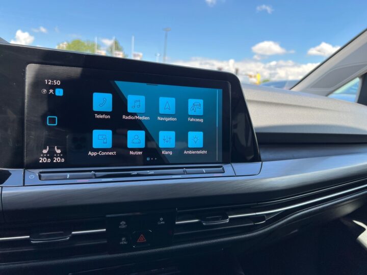 Abbildung Fahrzeugdetailansicht Volkswagen Golf Variant - Nr. 17