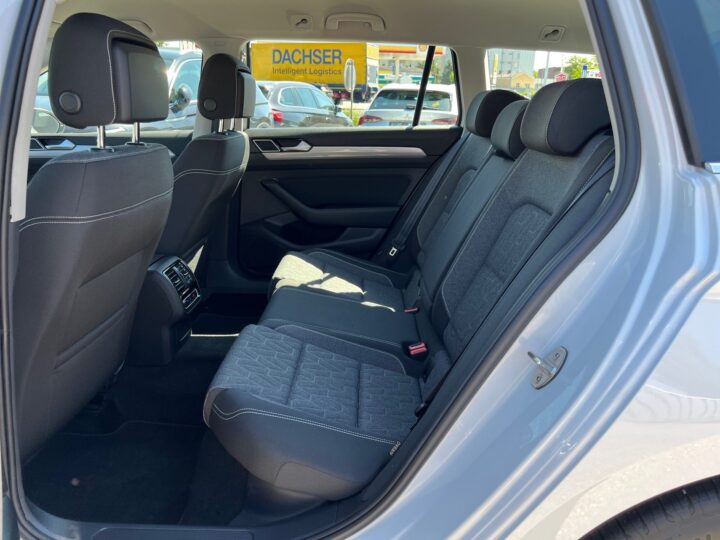 Abbildung Fahrzeugdetailansicht Volkswagen Passat Variant - Nr. 13