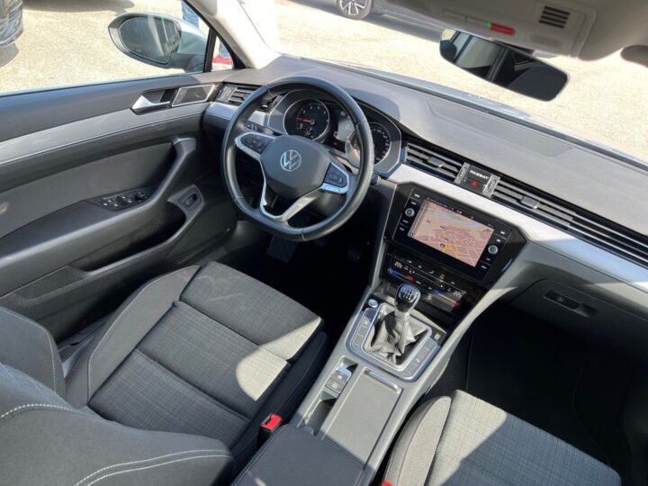 Abbildung Fahrzeugdetailansicht Volkswagen Passat Variant - Nr. 11
