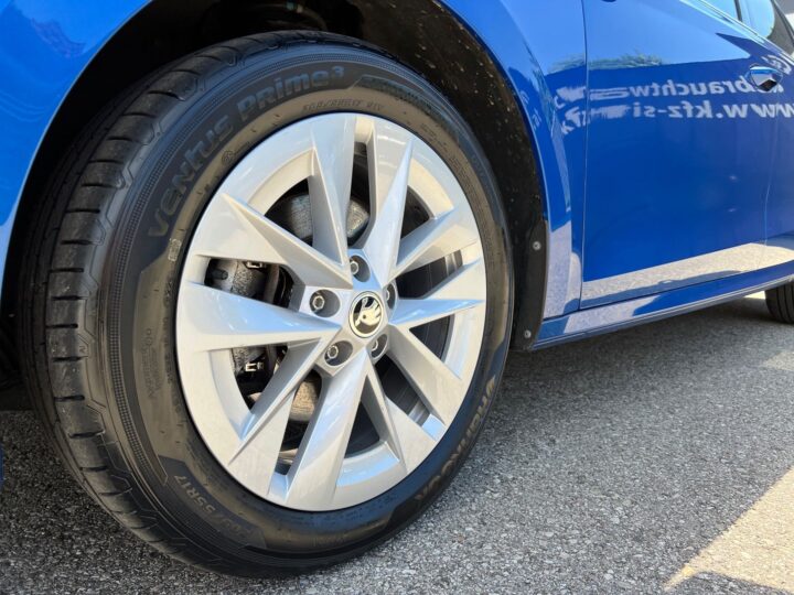 Abbildung Fahrzeugdetailansicht Skoda Octavia - Nr. 37