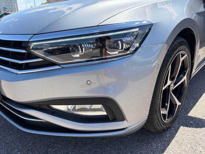 Abbildung Fahrzeugdetailansicht Volkswagen Passat Variant - Nr. 35