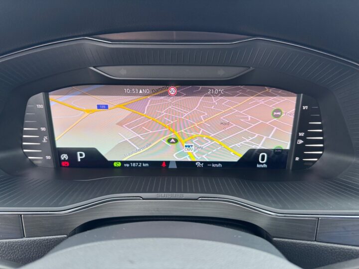 Abbildung Fahrzeugdetailansicht Skoda Superb - Nr. 18